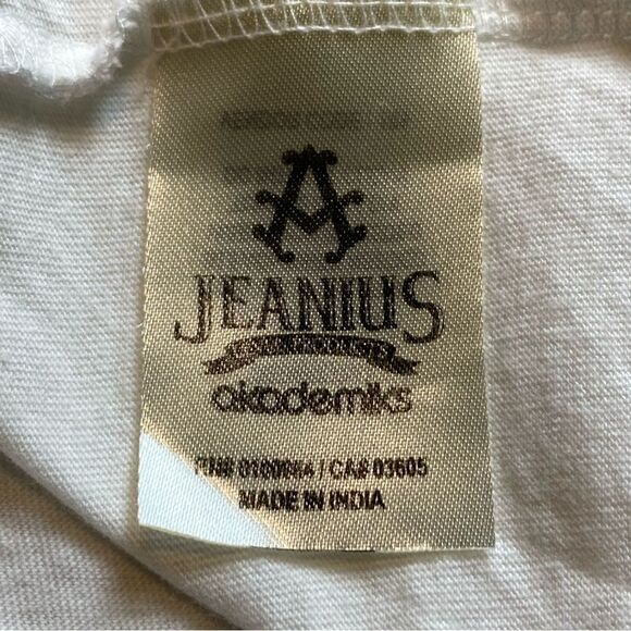 Akademiks White and Red Short Sleeve Tee with Artistic Design - Picture 4 of 11